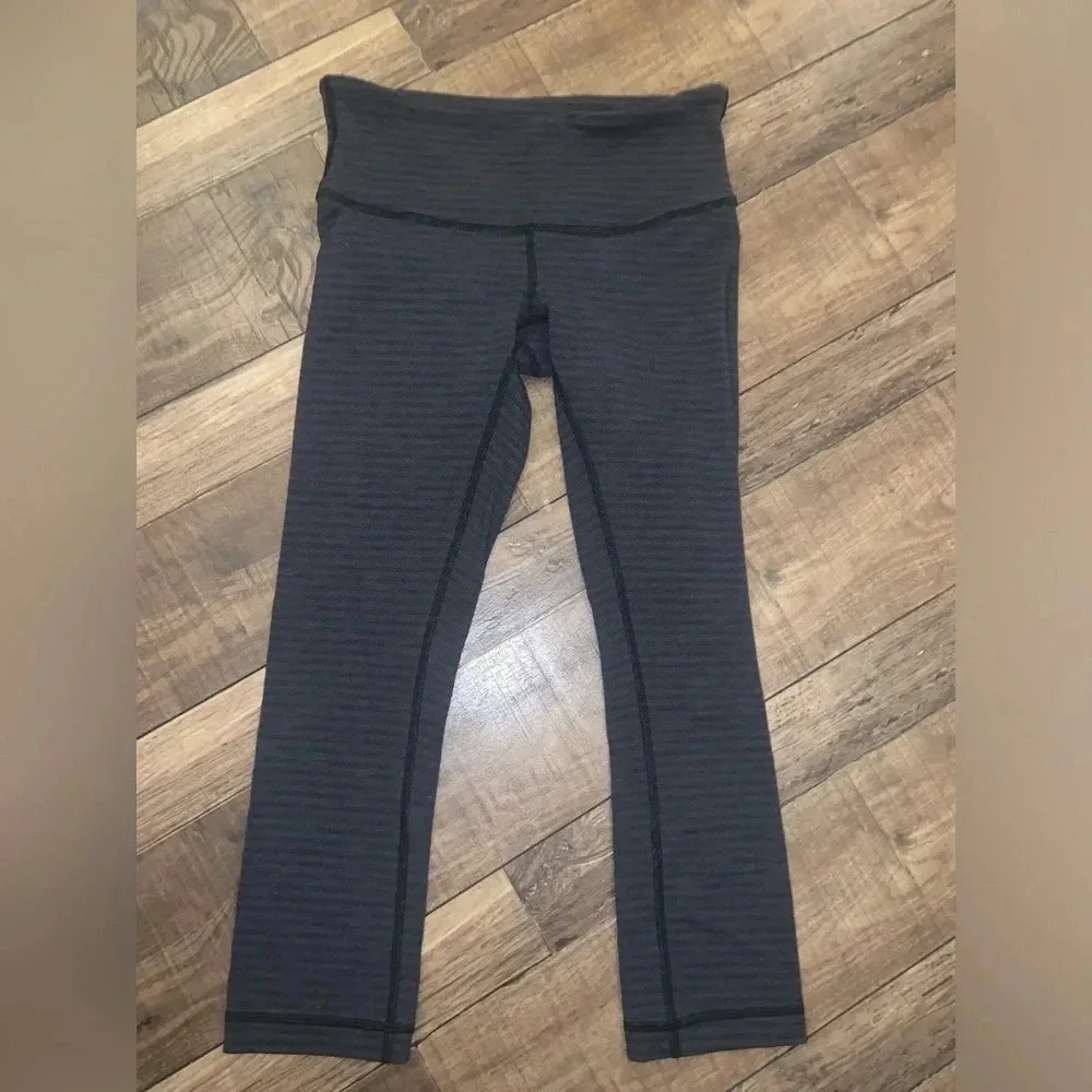 Lululemon Wunder Under Crop II grey stripe 4 $88 spring yoga active workout